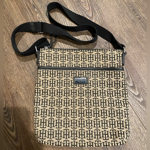 Tommy Hilfiger Crossbody bag - Picture 1 of 5